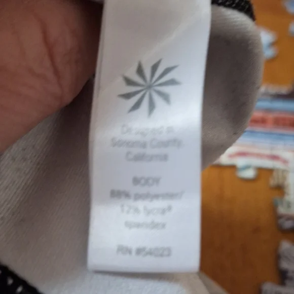 Athleta Black and White Floral Leggings - Picture 4 of 6